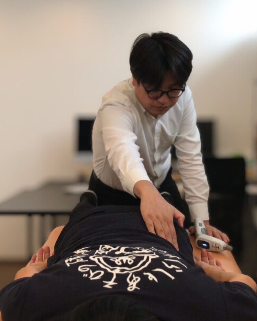 アクティベータメソッドのプレッシャーテストをしている様子。（佐野市）